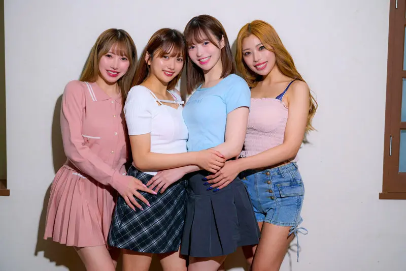 【北岡果林・天馬ゆい・柚木ひなた・流川莉央】【緊急収録】学問に励む女子大生がハーレムと乱交に挑戦！-1